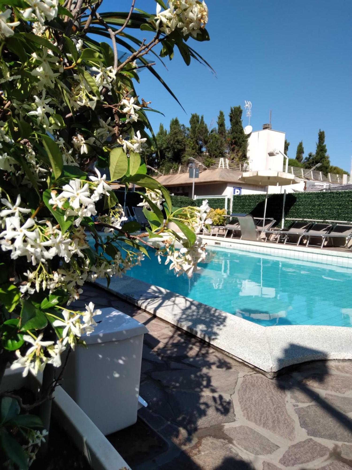 Hotel Poker Riccione Exterior foto